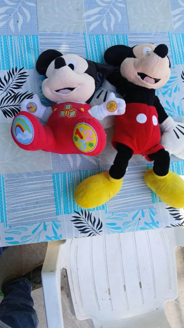 2 Peluches Mickey Mouse
