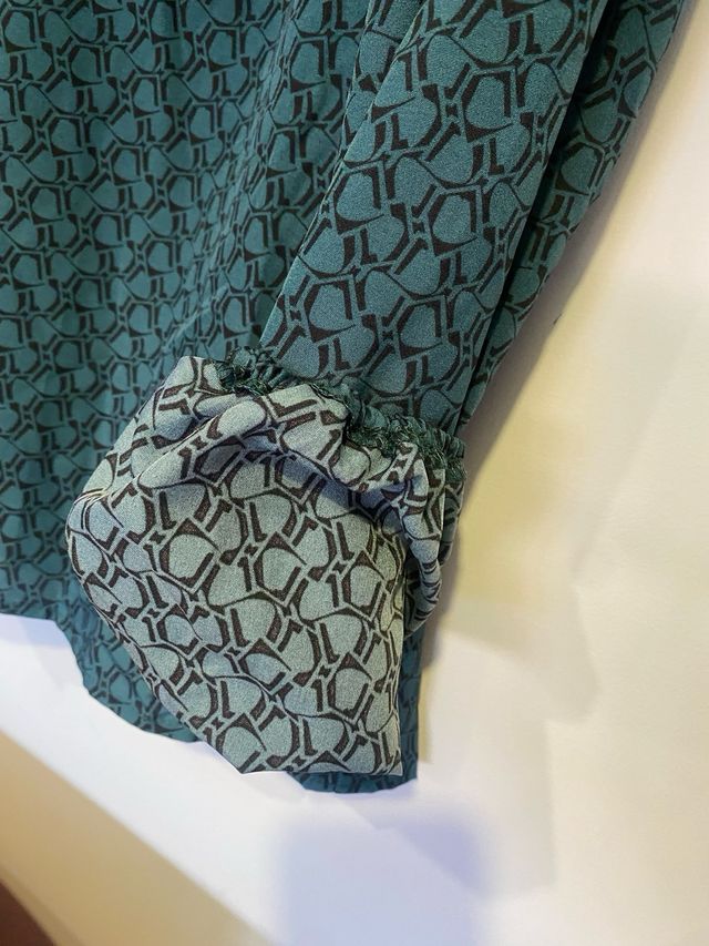 A estrenar blusa mujer SHEIN verde negra talla L