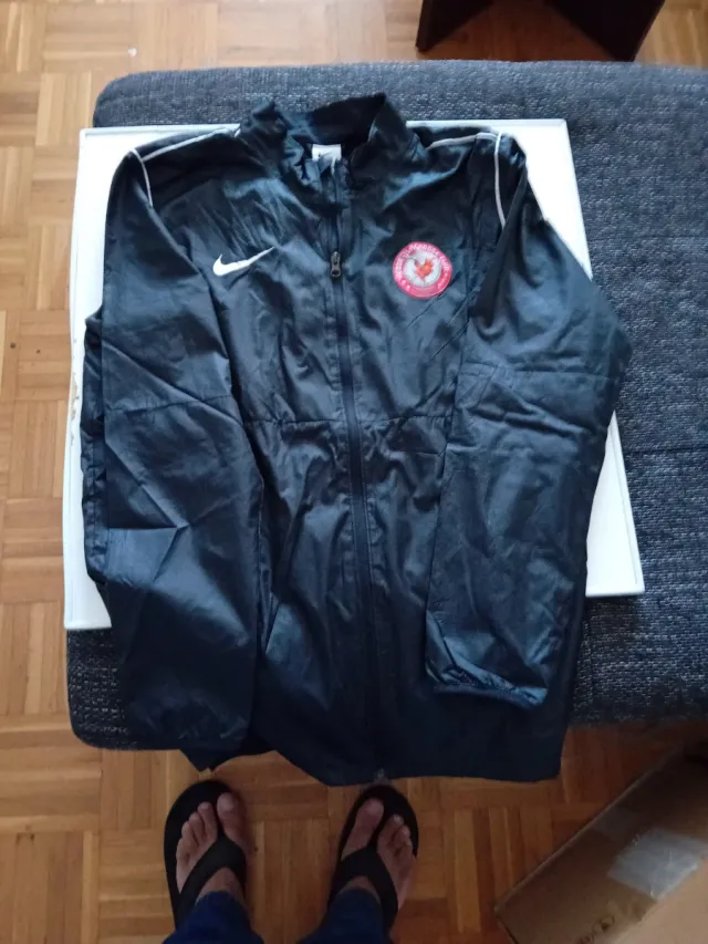 Chaqueta deportiva Nike hombre negra