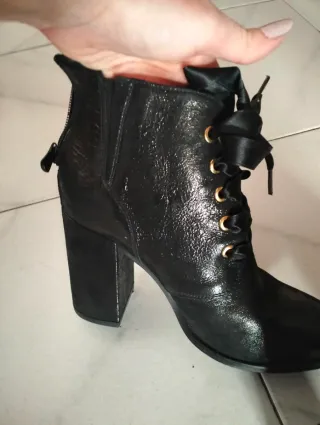 Stivaletti tacco neri con lacci