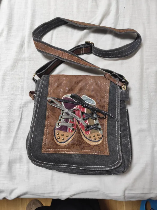 Bolso bandolera negro y marrón