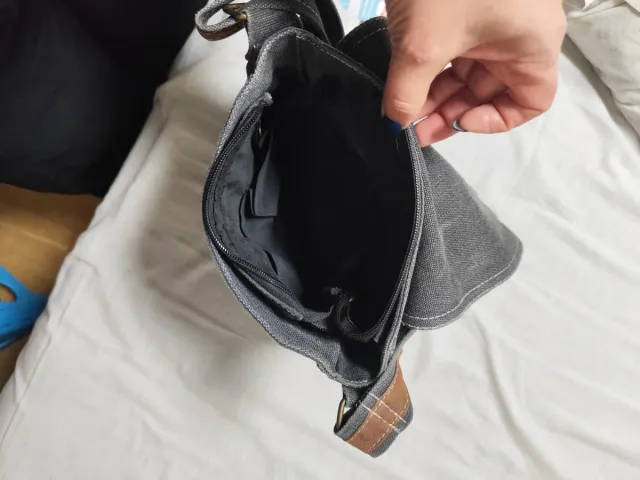 Bolso bandolera negro y marrón