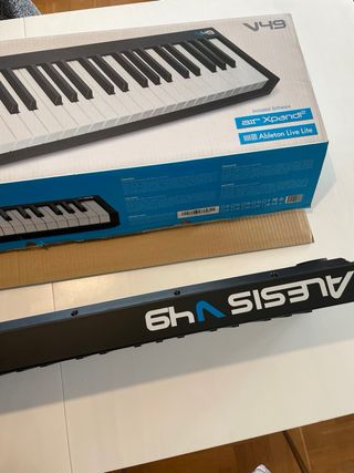 Teclado MIDI Alesis V49