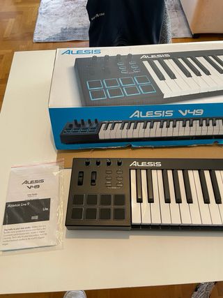 Teclado MIDI Alesis V49