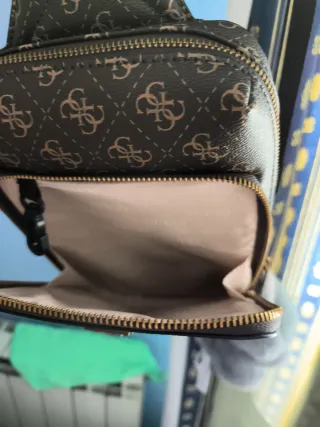 Bolso Bandolera Guess Marrón Monogram