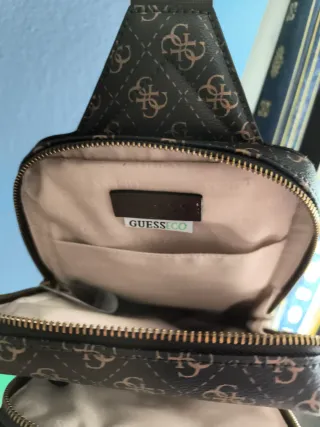 Bolso Bandolera Guess Marrón Monogram