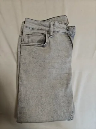 Pantalón vaquero gris claro
