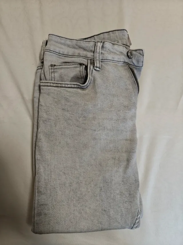 Pantalón vaquero gris claro