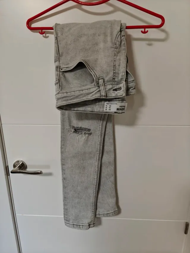 Pantalón vaquero gris claro