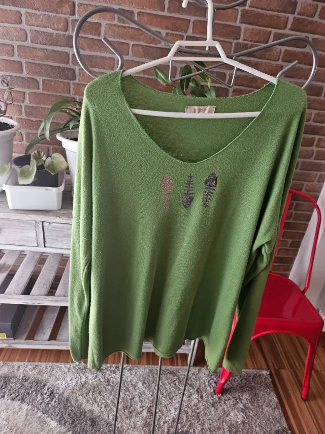 Jersey verde con peces