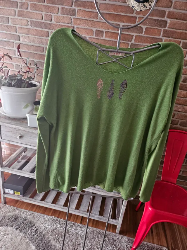 Jersey verde con peces