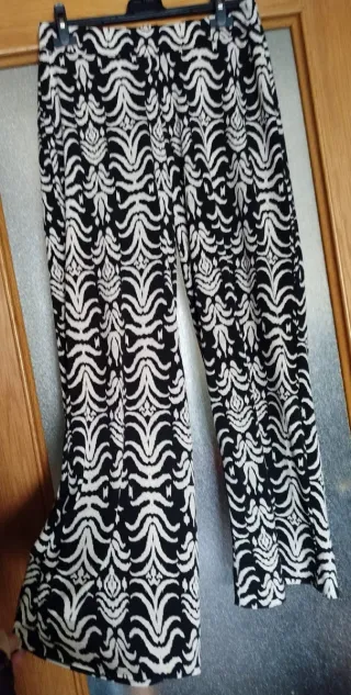 Pantalón ancho Cortefiel Talla S estampado