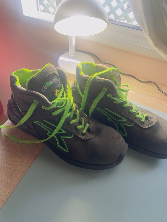 Calzado U-Power Gris y Verde