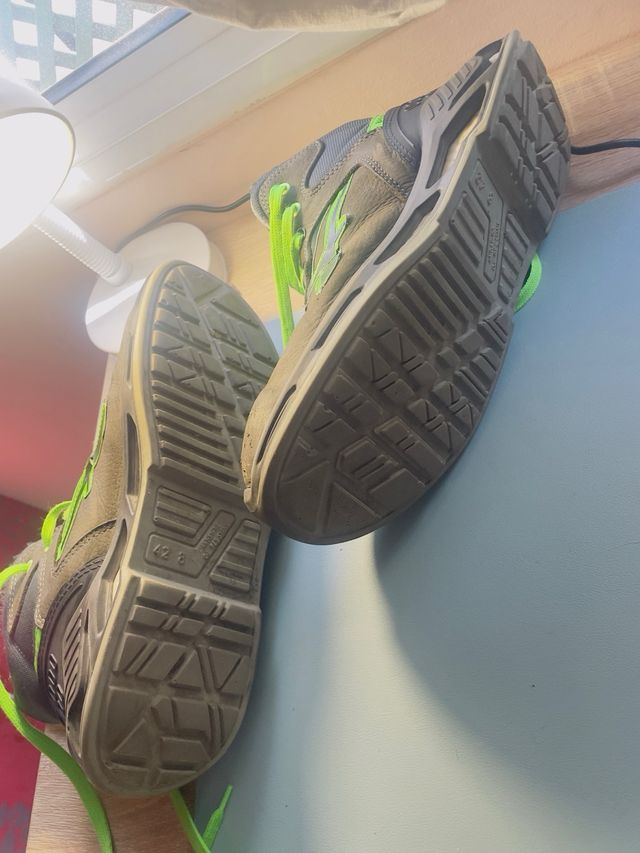 Calzado U-Power Gris y Verde