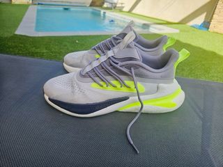 Zapatillas Adidas Boost Grises y Amarillas