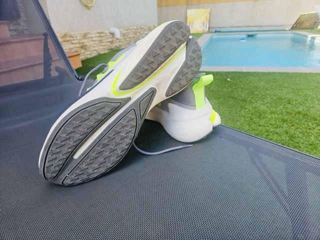 Zapatillas Adidas Boost Grises y Amarillas