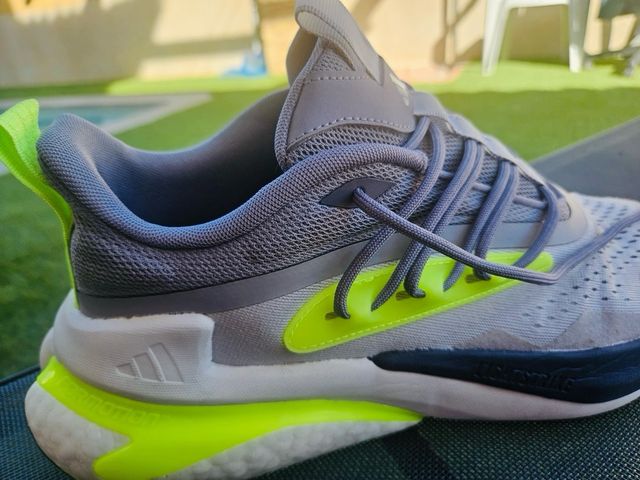 Zapatillas Adidas Boost Grises y Amarillas