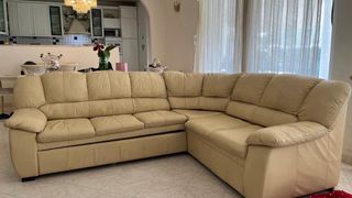 Divano angolare in pelle beige con letto estraibil
