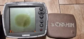 Nautica. Plotter Garmin, fishfinder y corredera.