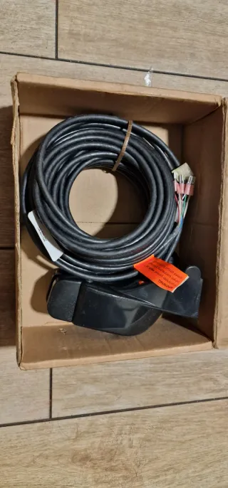 Nautica. Plotter Garmin, fishfinder y corredera.