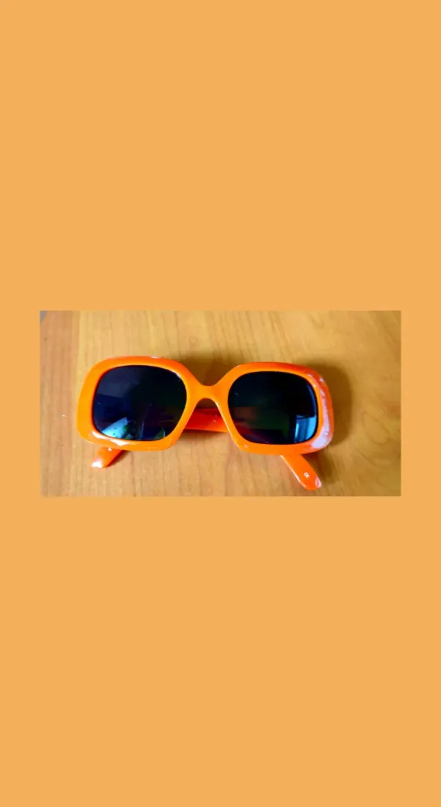 Gafas de sol retro naranjas