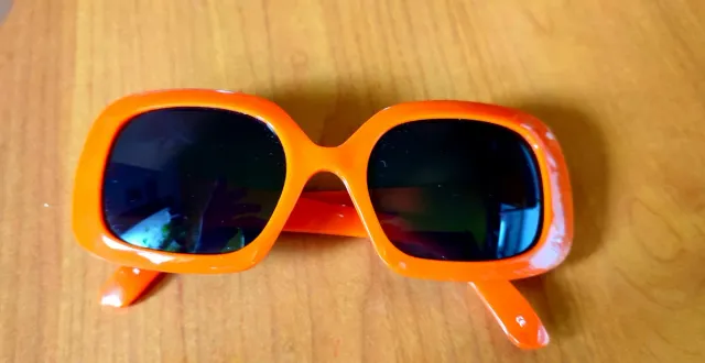 Gafas de sol retro naranjas