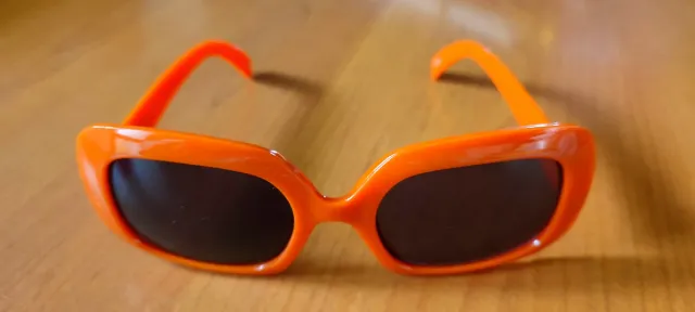 Gafas de sol retro naranjas