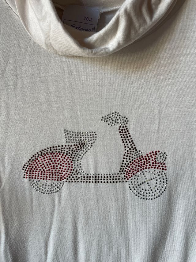 Maglietta collo alto con strass scooter