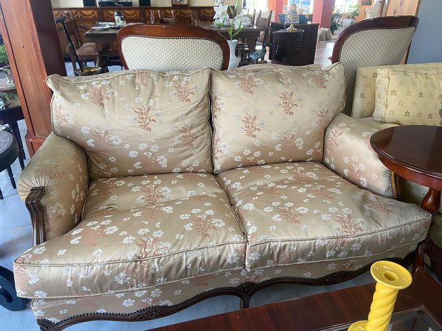 SOFÁ VINTAGE FLORAL ROSAS