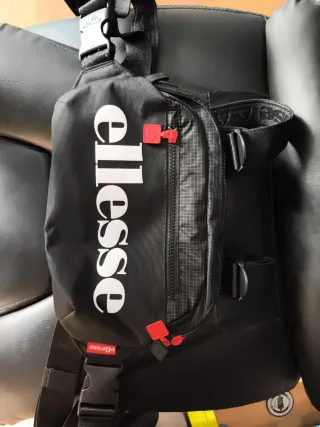 Riñonera Ellesse Negra y Roja