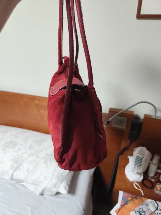 Bolso rojo de ante y piel