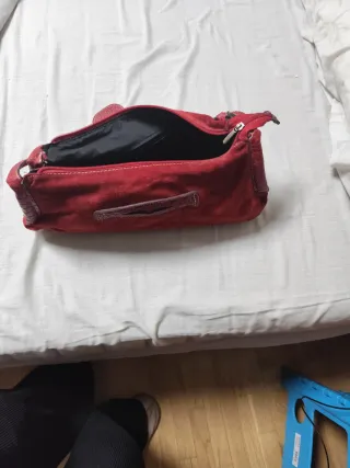 Bolso rojo de ante y piel