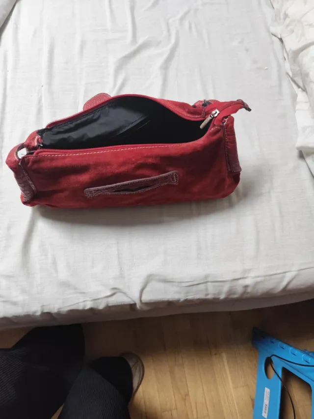 Bolso rojo de ante y piel