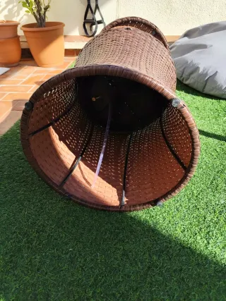 Mesa para exterior con porta bebidas