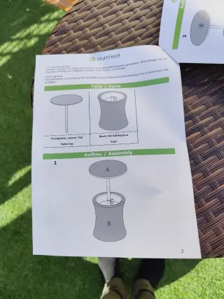 Mesa para exterior con porta bebidas