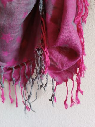 Pañuelo Mujer Reversible fucsia estrellas 90cm