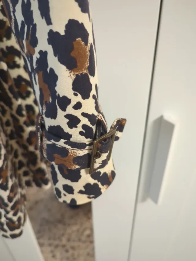 Gabardina estampado leopardo Blanco Talla M