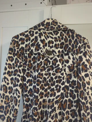 Gabardina estampado leopardo Blanco Talla M