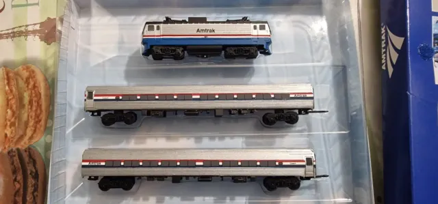 Tren a pilas Amtrak AEM-7 Escala N