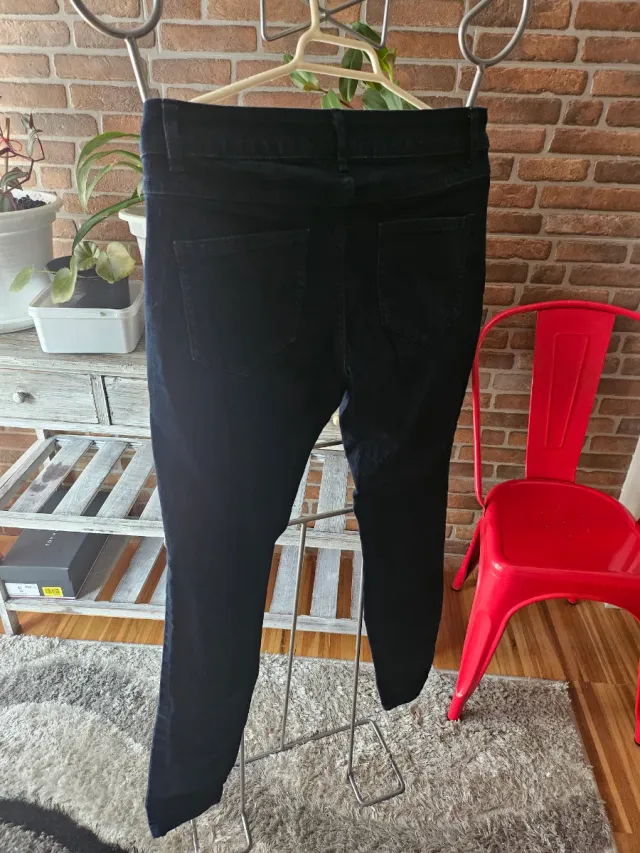 Blusa Beige y Negra Talla Única y vaquero azul osc