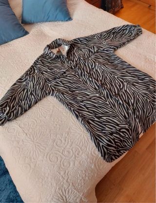 Abrigo estampado cebra T.U.