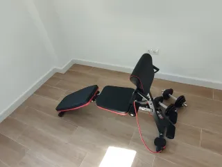 Banco de gimnasio y 2 mancuernas 10kg