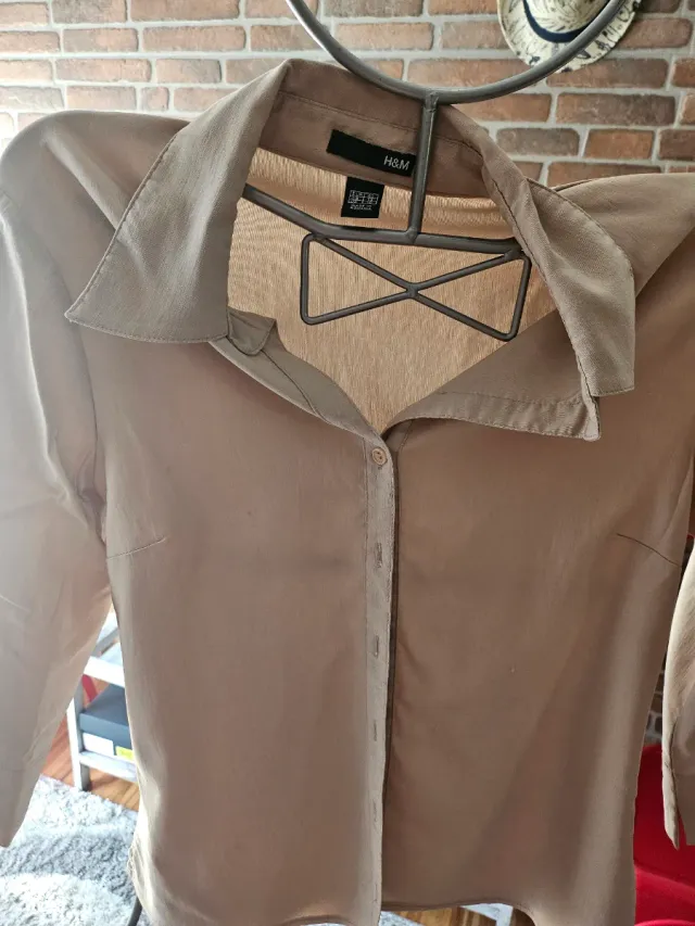 Blusa H&M Beige y Pantalón Negro