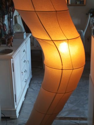 Lámpara de pie Tornado metal y tela