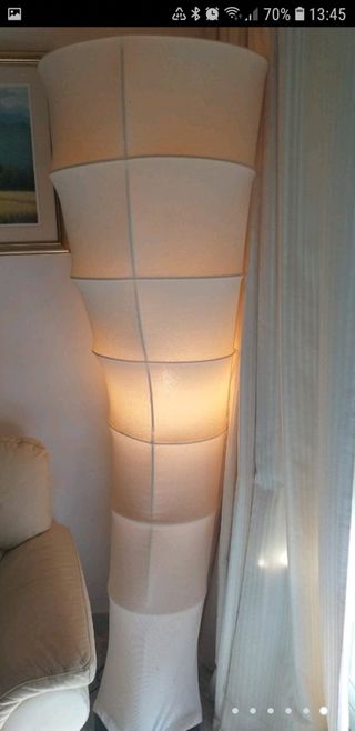 Lámpara de pie Tornado metal y tela