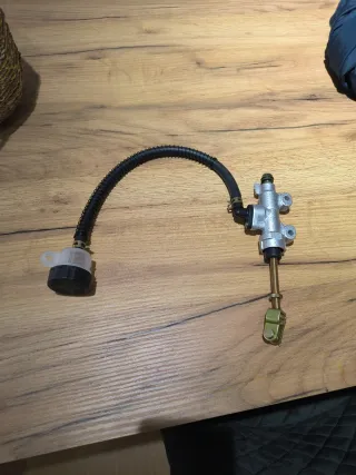 Bomba de freno trasera moto