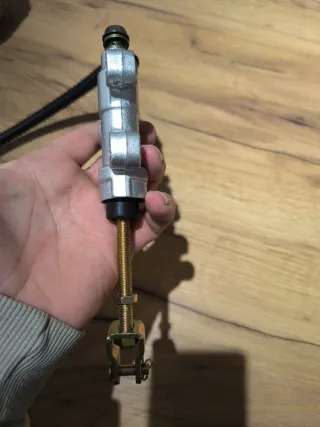 Bomba de freno trasera moto