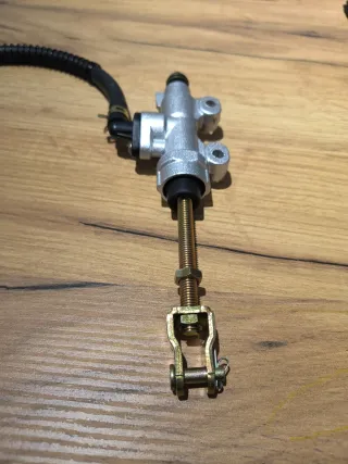 Bomba de freno trasera moto