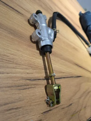 Bomba de freno trasera moto