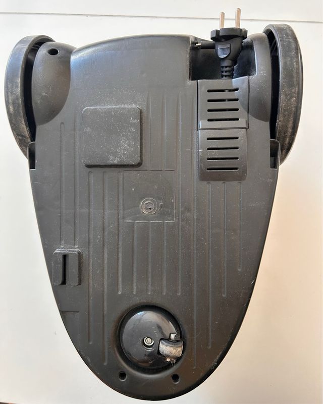 Aspiradora Becken Voom 2000W.